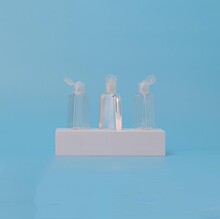 ���yƿ��yж�yˬ�wˮ��Һϴ��Һ���з��wƿ30mlС�ӷ��bƿ