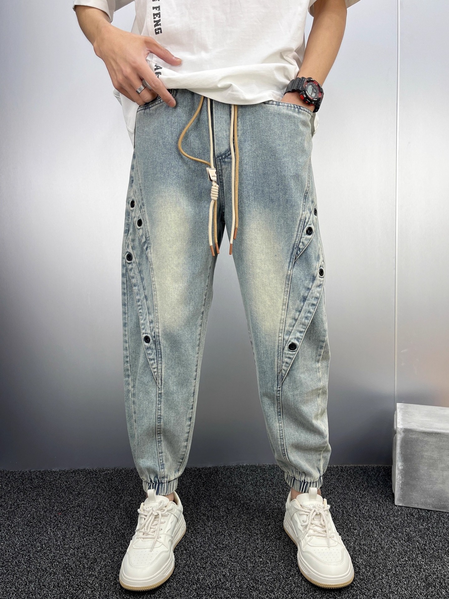 Men's Slim Fit Distressed Denim Jeans With Patchwork And Cuffs_voghion.com