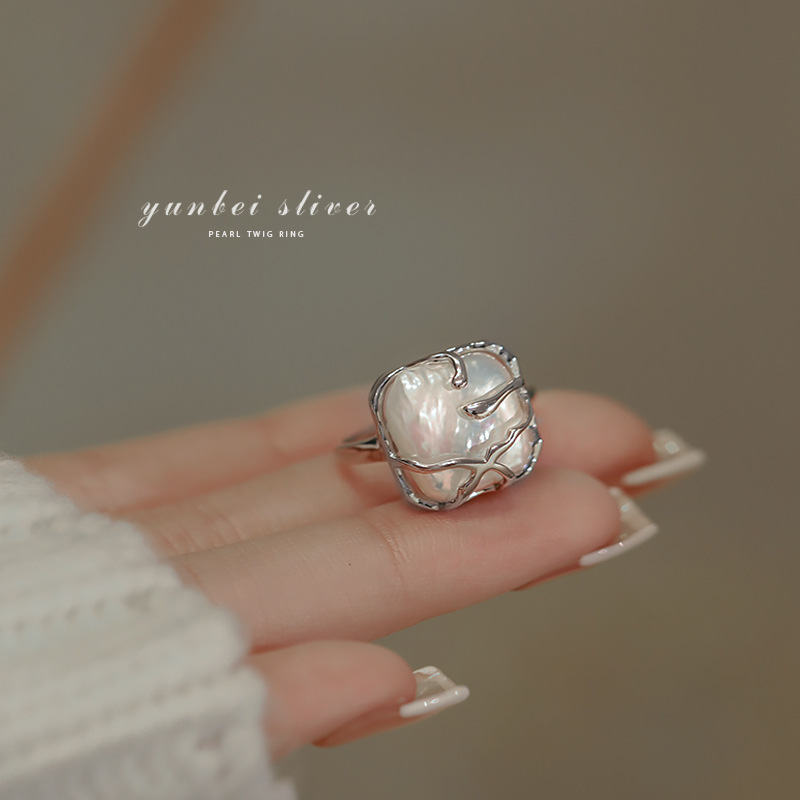 Anillo chapado en plata S925 envuelto en perlas de imitación de forma especial para mujer, anillo abierto asimétrico elegante de moda retro, anillo de dedo índice