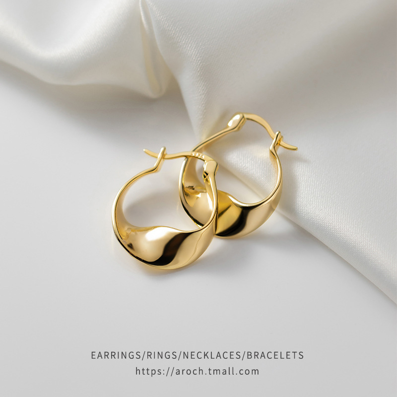 S925 plata esterlina brillante geometría torcida pendientes temperamento línea ancha Mobius anillo torsión pendientes G9488