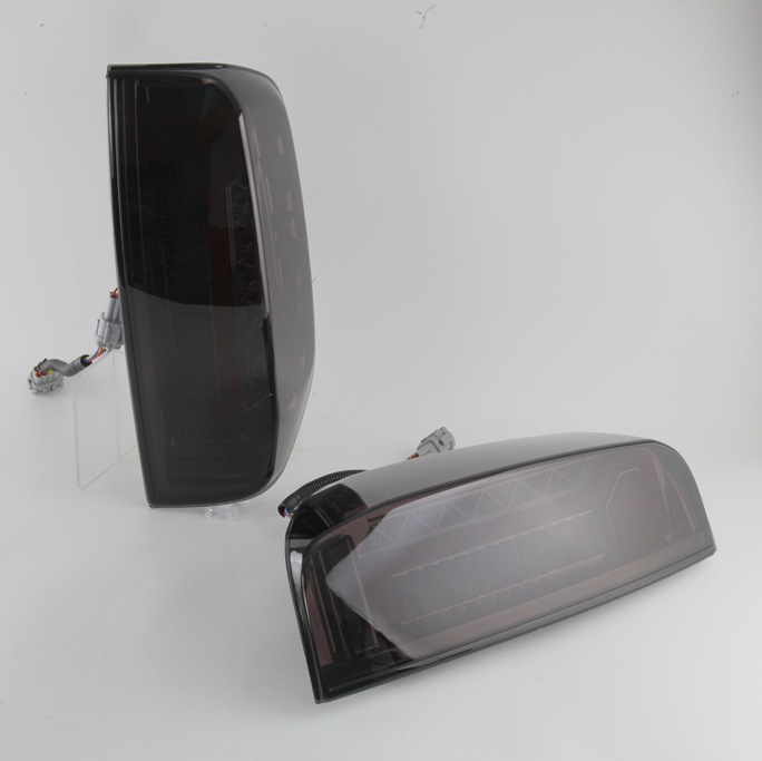 Adecuado para luces traseras Nissan Navara 05-14 luces traseras Navara D40 luces de freno Frontier.