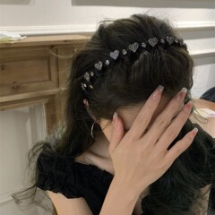 韓国のライト高級ラインストーンラブヘッドバンド女性用 2025 新しい波状ヘアハイヘッドバンド多用途外出ヘッドバンドヘアアクセサリー
