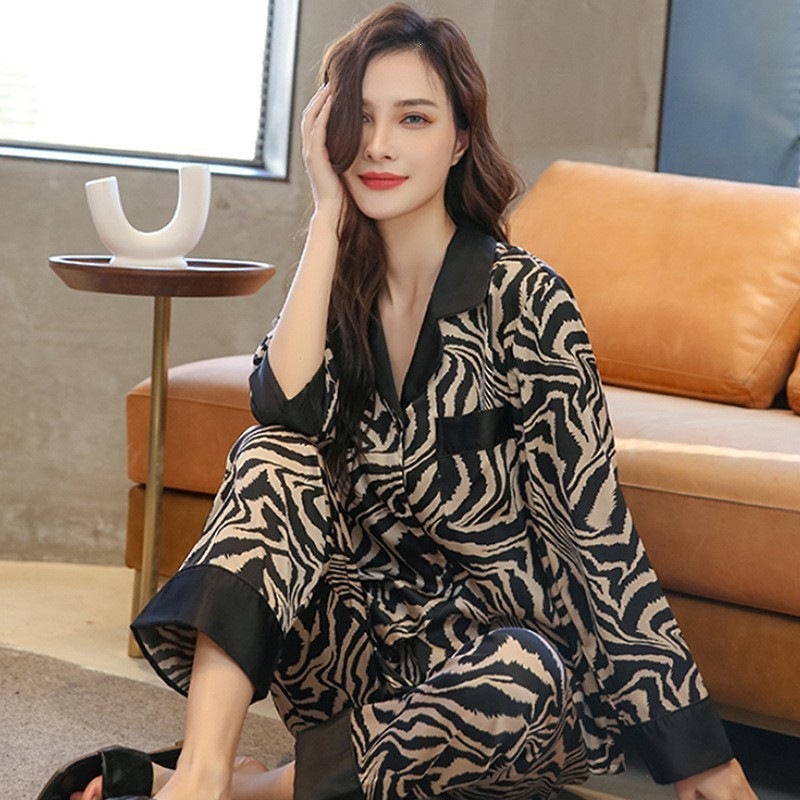 Pijama de verano nuevo hielo pantalones cortos de mangas cortas de dibujos animados KT gato coreano dormitorio de estudiantes ropa delgada set