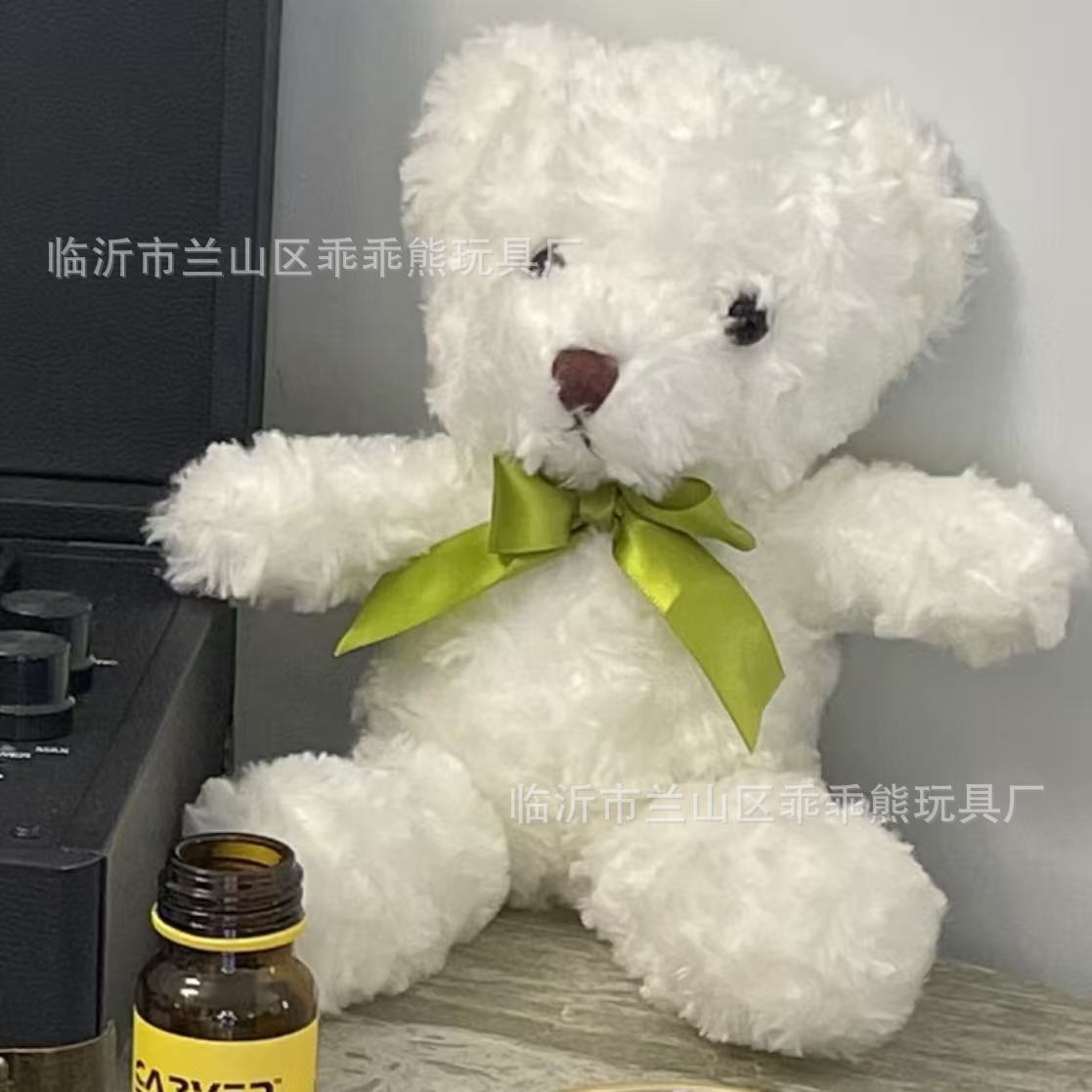 흰 나비넥타이 곰