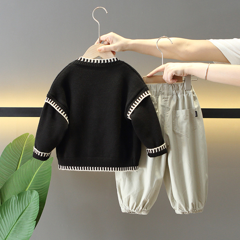 6149 traje de otoño para niños 2025 nuevo estilo estilo occidental suéter para niños chaqueta traje de tres piezas bebé primavera y otoño versión coreana