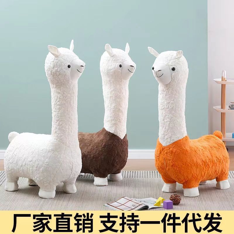 超巨大創意アルパカの腰掛けは豪華な動物の腰掛けを軽くして着地します。|undefined