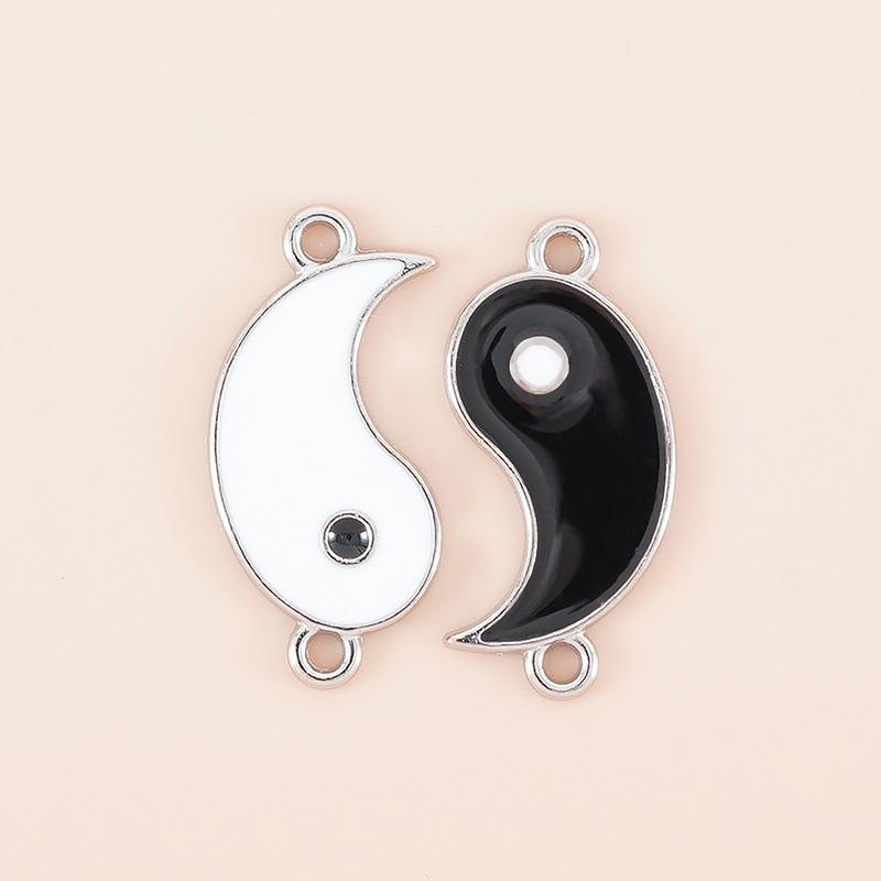 Vintage Alloy Oil Dropping Black and White Tai Chi Yin and Yang Gossip Small Pendant DIY Handmade Bracelet Necklace Accessories
