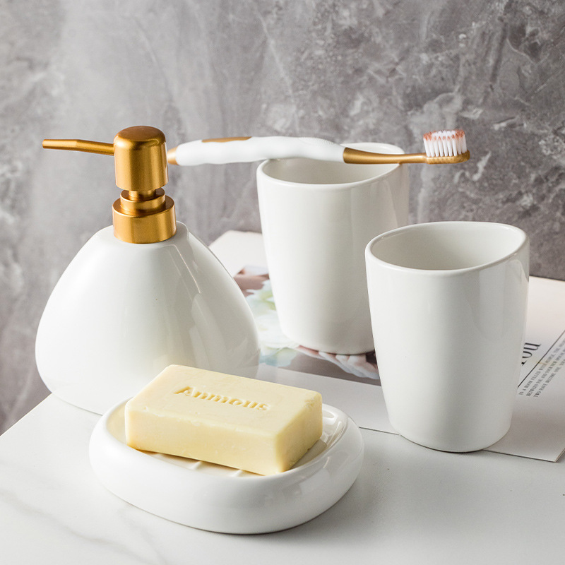 Amazon cerámica simple baño set de baño decoración artículos de baño baño cuatro piezas set de enjuague