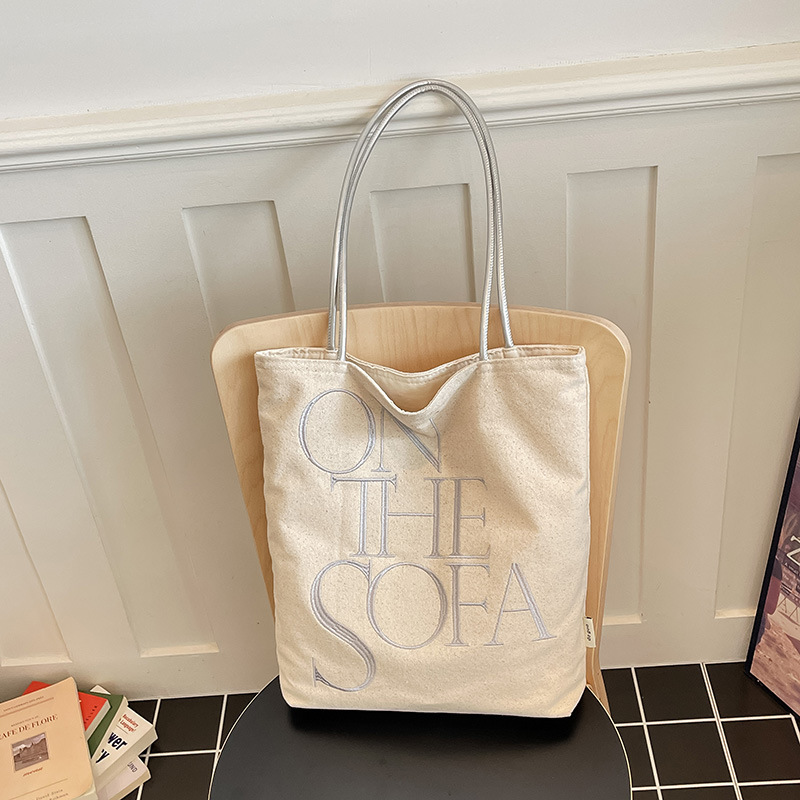 2026 Summer Fabric Bag with a Unique Design, Niche Crossbody, Large Capacity, New Designer Handbag for Commuting, High-End Feel for Women