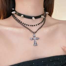 暗黑皮革铆钉十字架项链双层叠戴choker女y2k朋克风辣妹皮质颈链