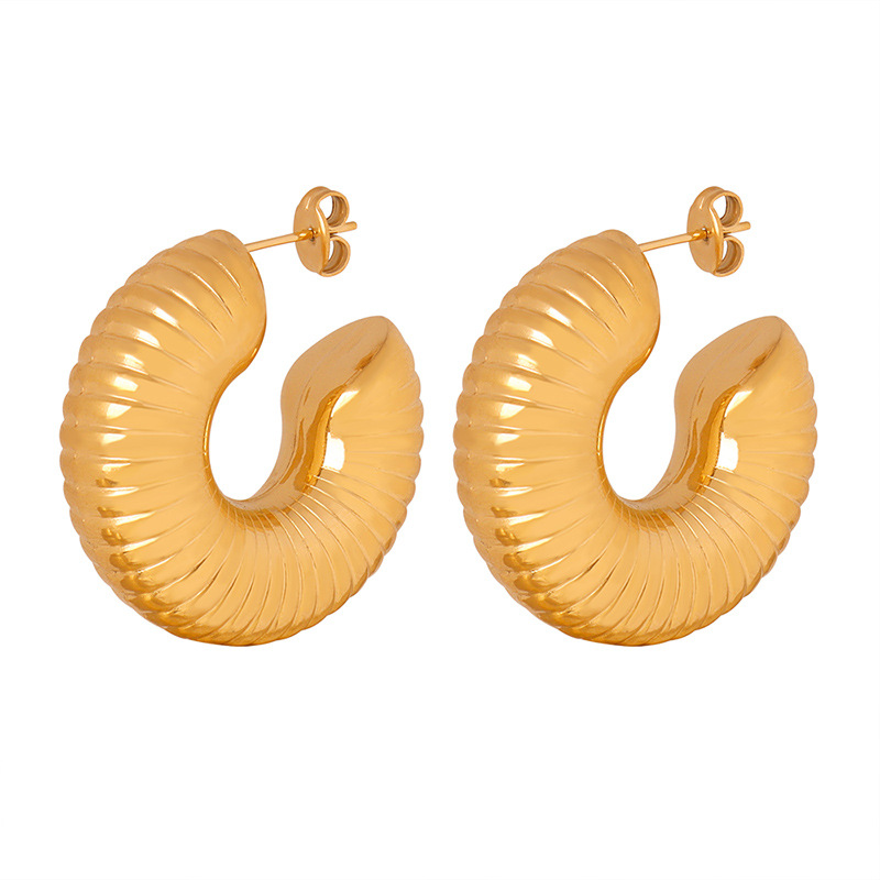 Retro nicho temperamento moda lujo ligero elegante Joker textura bobinado simple en forma de U diseño de acero de titanio Pendientes chapados en oro