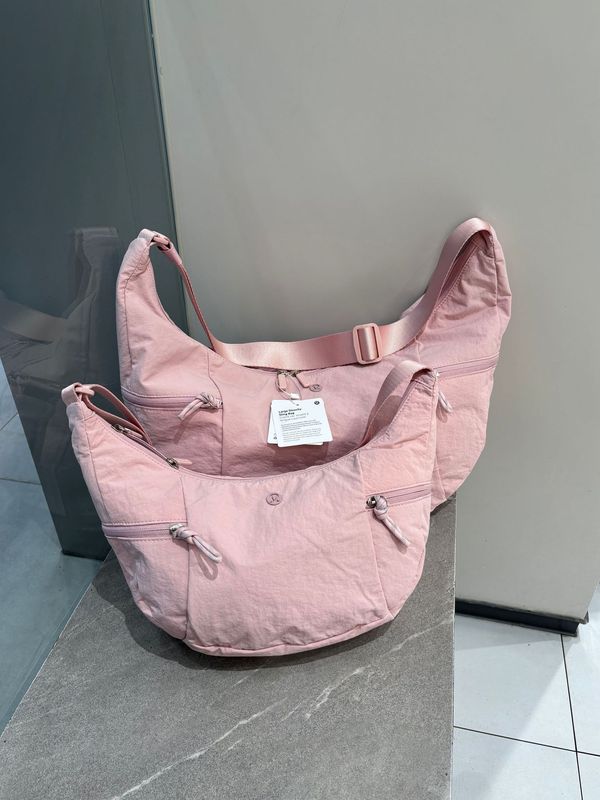 lululemon新款Slouchy 6L牛角包单肩斜挎包饺子包户外健身瑜伽包|undefined