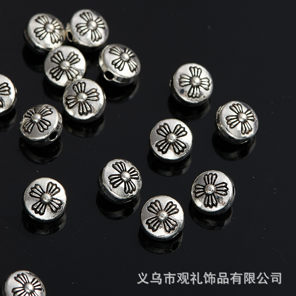 Retro clásico Croce Heart Cross agujero recto plata antigua plata tibetana plata brillante aleación de material diy accesorios espaciador de perlas