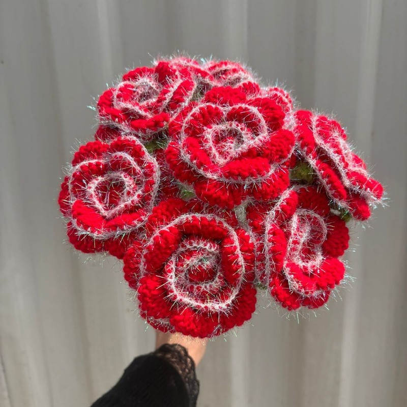 手作りのバラの花を編む手作りの花|undefined