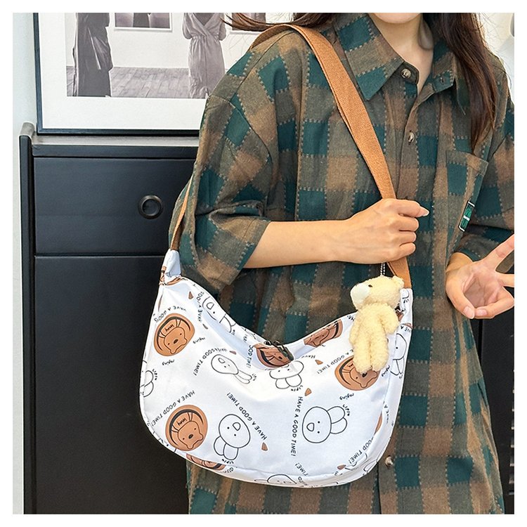 Capacious shoulder bag