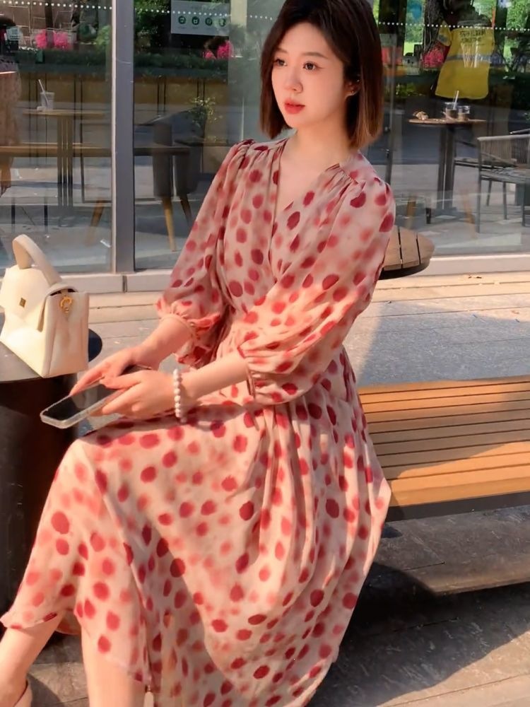 Đầm maxi nữ V cổ thắt eo chấm bi phong cách dịu dàng mùa hè 2026 — Đầm Red Wave Dot chi tiết 3