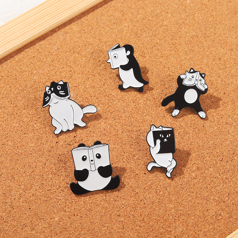 Cartoon Style Cat Alloy Stoving Varnish Metal Brooches display picture 5