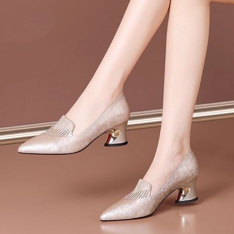 New Chinese-style genuine leather rhinestone pointed-toe chunky-heeled shoes, women's mid-heel shoes, 2026 autumn new fashion versatile women's shoes