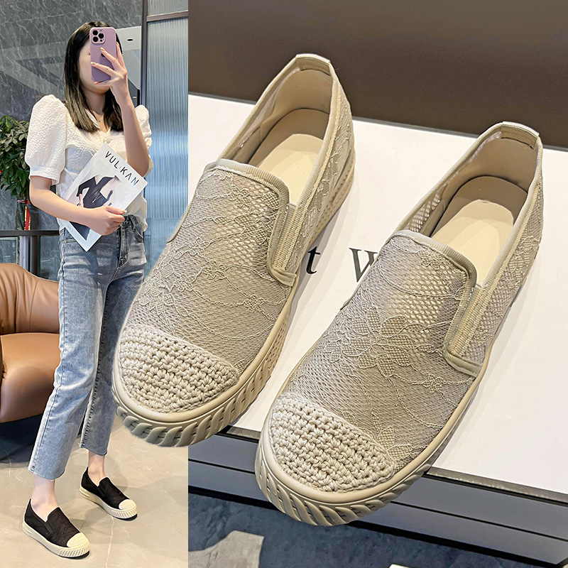 Fashionable casual shoes flat