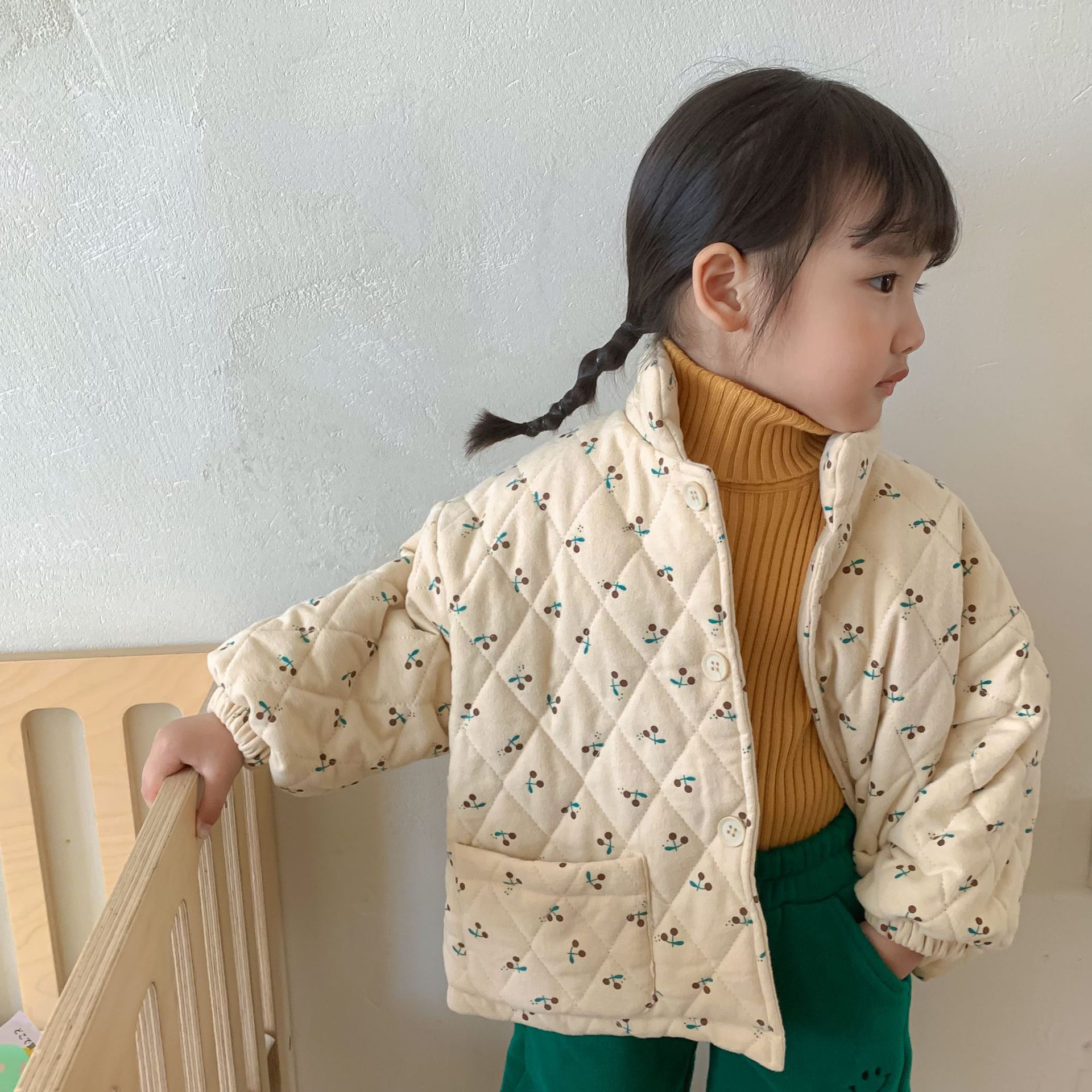 Girls' cotton-padded jackets with velvet and thickened autumn and winter warm style cotton-padded jackets children's clothing cotton-padded jackets 2023 new baby coats