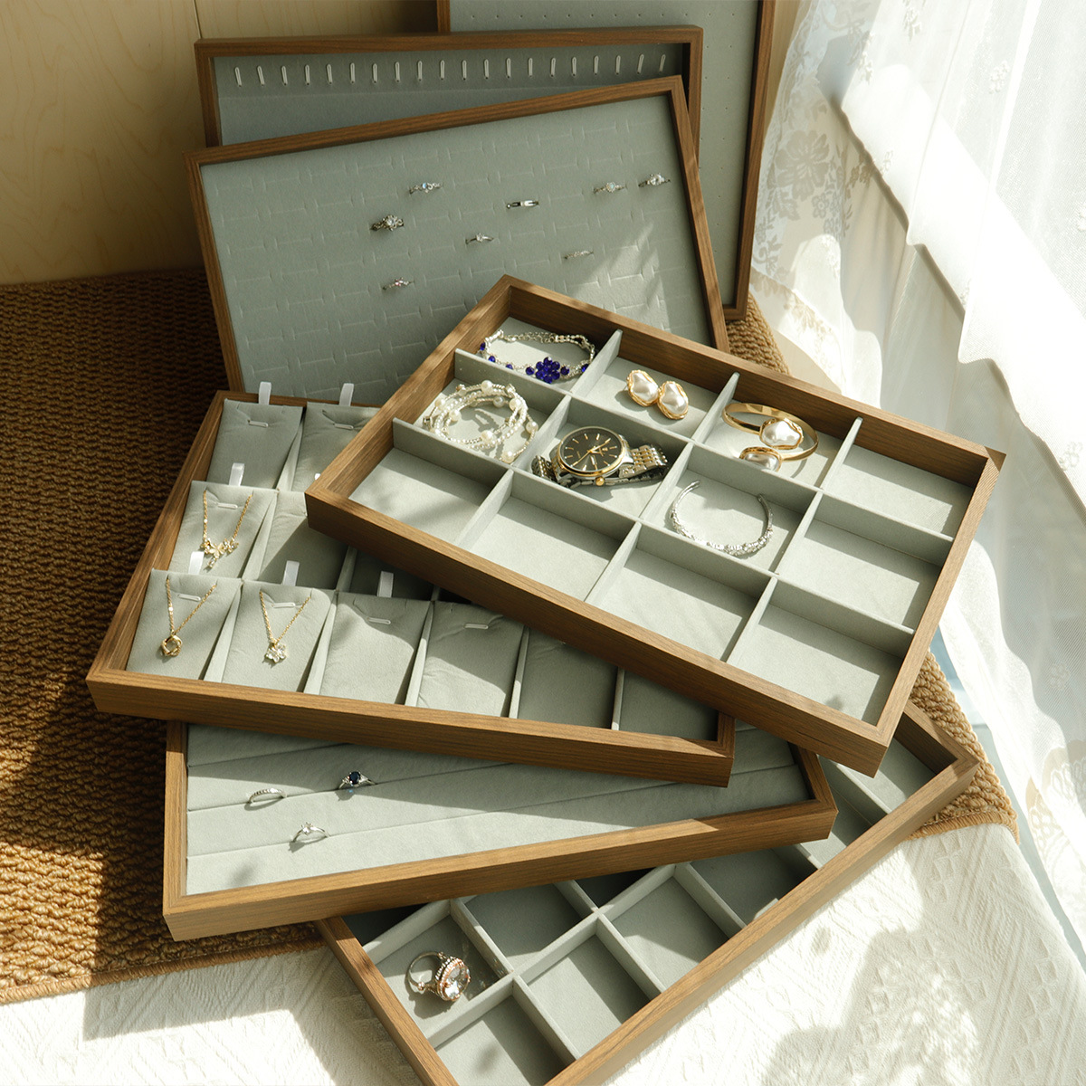 �ں����������������������ִ�ľ�ʳ�������������Ʒ���ɺб�Я