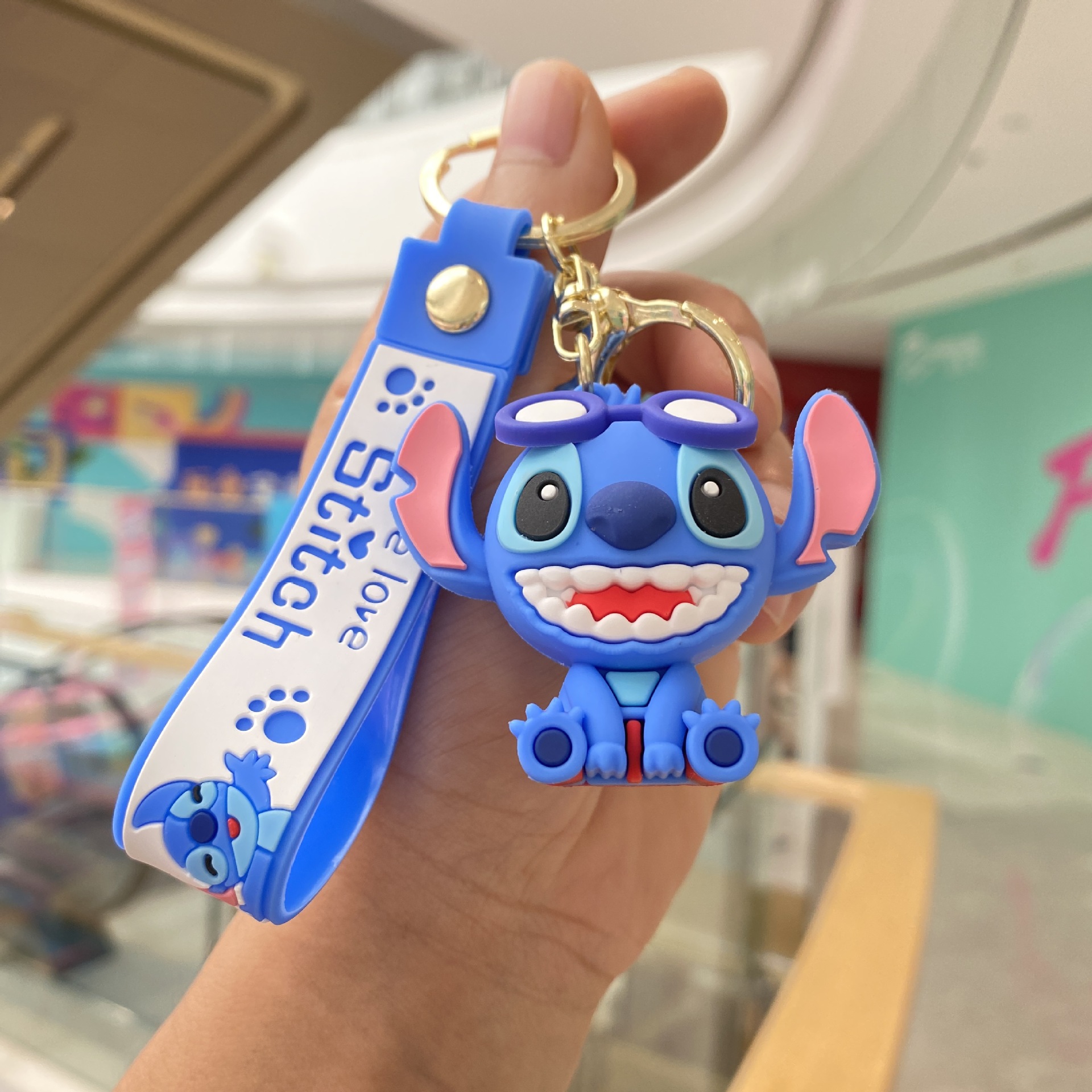 Cartoon Q versión puntada llavero moda fresco lindo colgante bebé captura máquina muñeca pareja pequeño regalo al por mayor