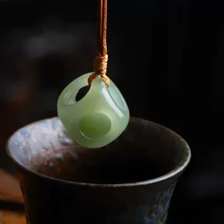 天然新疆和田玉玉器工艺品青海料老料转运珠简约款吊坠挂件带证