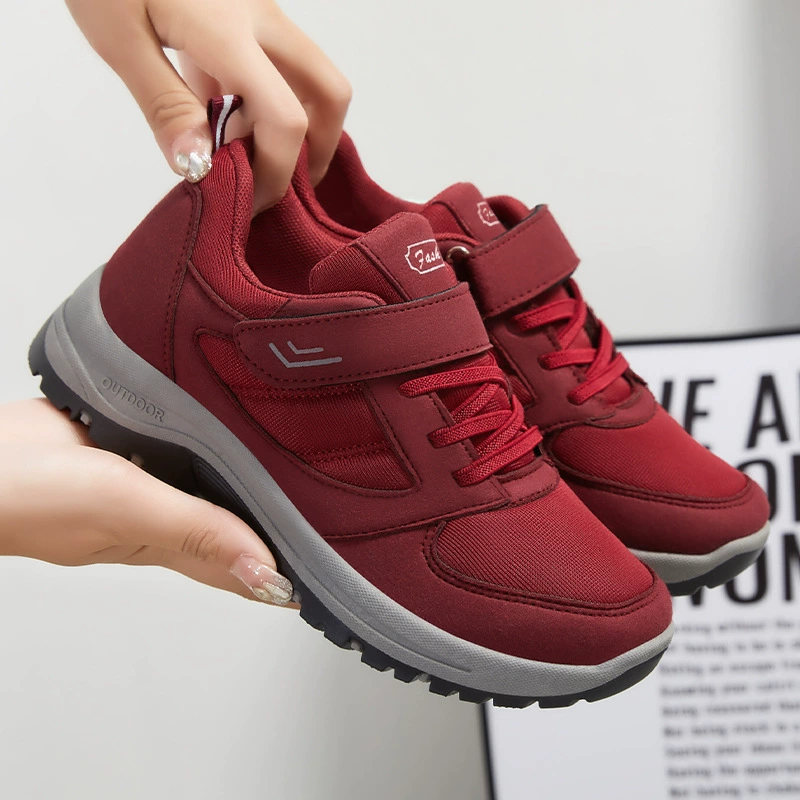 Женская обувь для ходьбы, новая модель 2025 года для людей среднего и пожилого возраста на липучке, спортивная обувь для женщин, оптовая продажа женской обуви напрямую с фабрики.