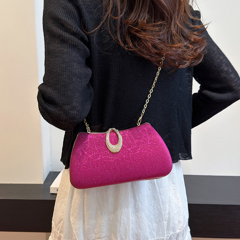 Este año, bolsos populares, bolsos de mujer, bolsos de verano de 2024 nuevos bolsos de cinturón de cadena universal, bolsos de mano únicos, bolsos de oro.