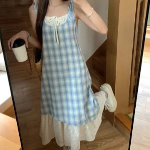 リゾートスタイルのレースアップチェック柄サスペンダードレス女性の夏の新しい偽ツーピースコントラストカラーステッチ気質ミドル丈スカート|undefined