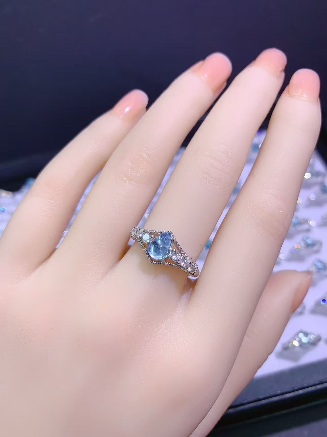 Natural aquamarine gourd ring, understated luxury, sophisticated and elegant, micro-set gourd ring for women, niche wholesale.