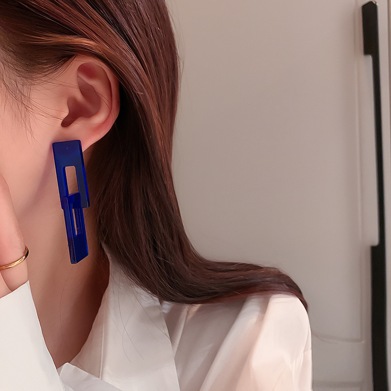 925 Silver Needle Klein Blue Acrylic Cube Earrings European And American Ins Fashionable Simple Temperament Long Geometric Earrings display picture 4