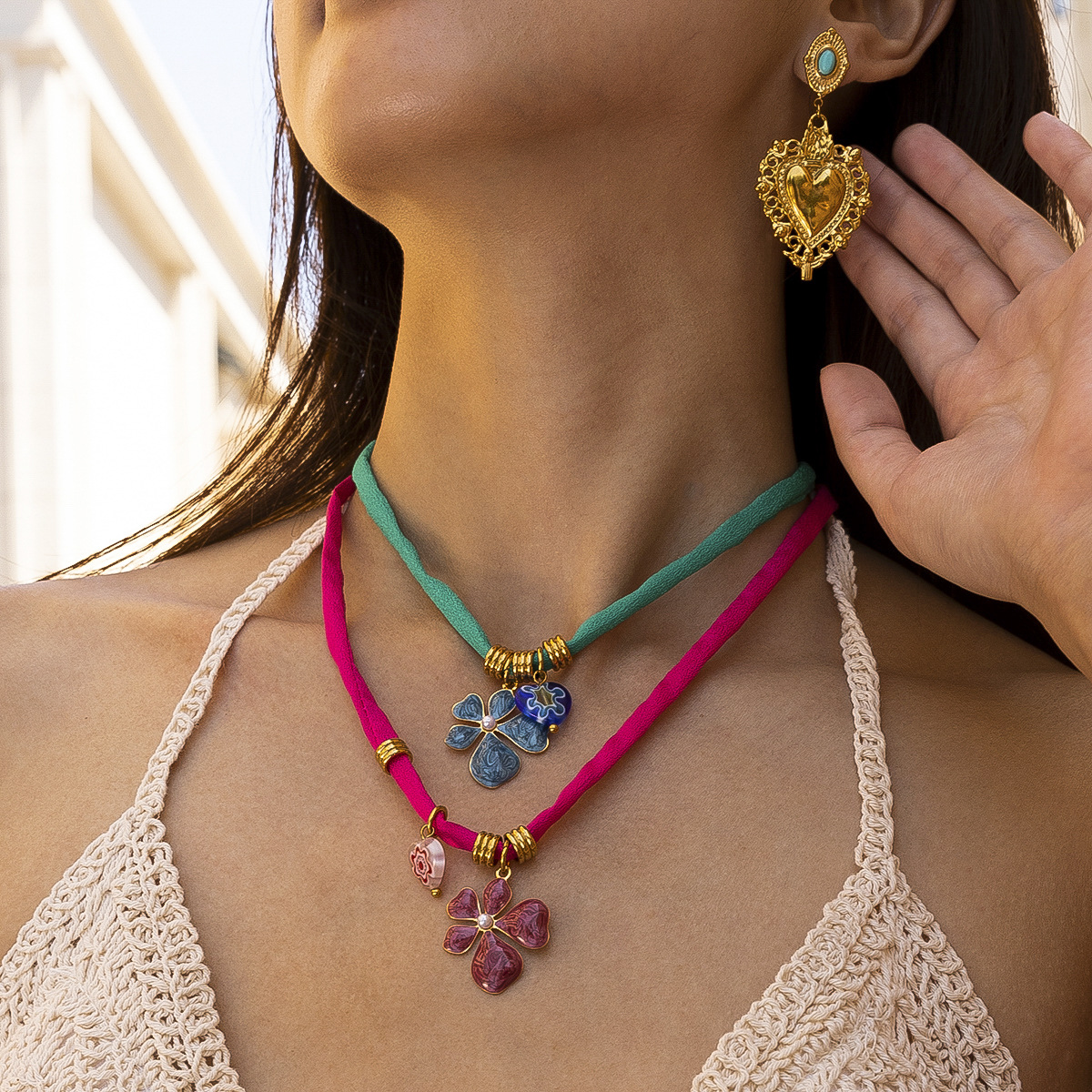 Collar de acero inoxidable de alta calidad de lujo ligero, collar de colgante de flores de aceite de goteo de titanio no se desvanece para mujeres