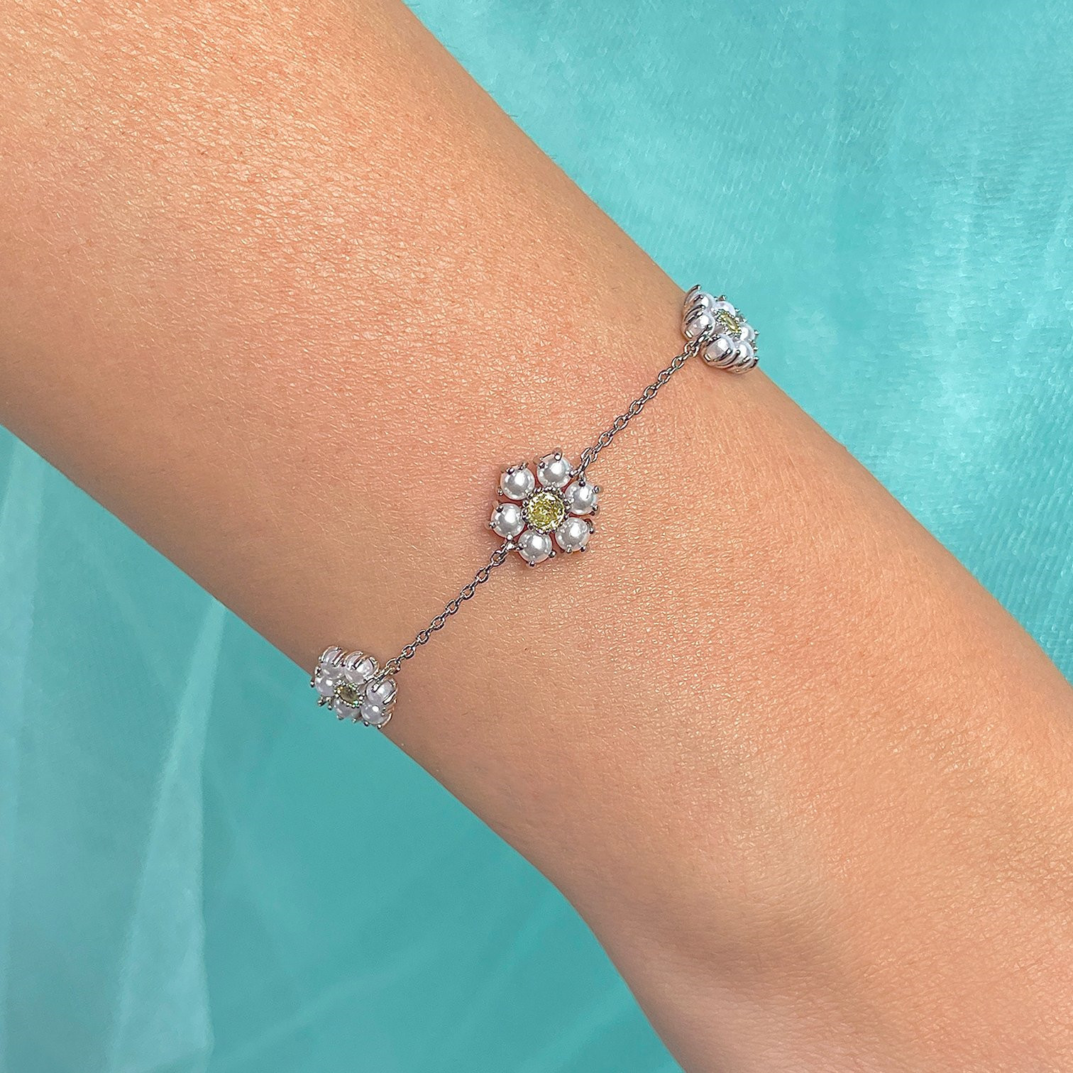 Fashion Pearl Copper Plating 18K Real Gold Multi-Pendant Bracelet