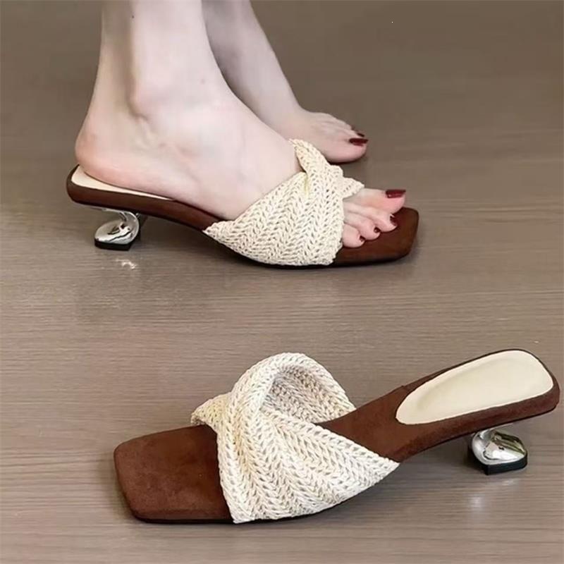 Cabeza cuadrada trenzada zapatillas de tacón alto zapatos de hadas vacaciones de verano con falda de zapatillas de tacón alto zapatillas de estilo francés