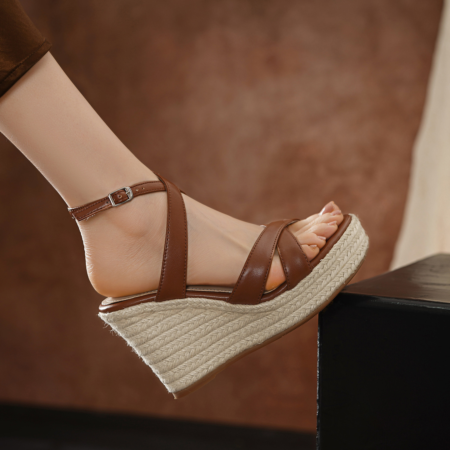 Sandal cao gót nữ hở mũi phong cách Pháp, gót 10 cm, đế rơm dày, quai ngang khóa — màu nâu, màu trắng ngà