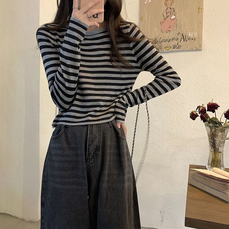 Autumn loose-fitting short slimming striped long-sleeve t-shirt for women, super popular on Instagram, with a unique and trendy design, versatile and fashionable top Autumn loose-fitting short slimming striped long-sleeve t-shirt for women, super popular on Instagram, with a unique and trendy design, versatile and fashionable top