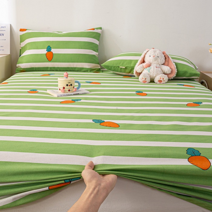 두꺼워진 낡은 거친 천 매트와 시트 - 녹색 무