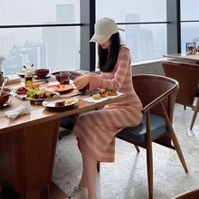 法式复古气质小香风打底喇叭袖粉色条纹针织连衣裙女2025秋冬新款