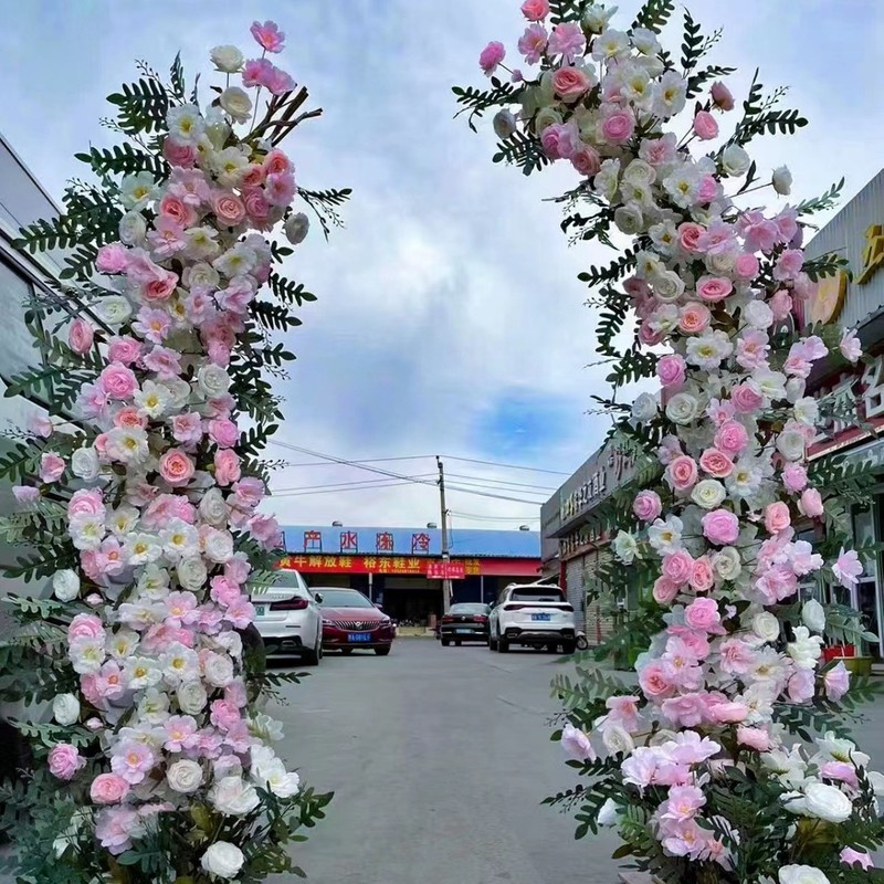 結婚式の道具鉄芸アーチの花棚牛の角の門の象牙の門の芝生の結婚式の羊の角の門の屋外は藤の棚に登ります。|undefined
