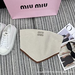 Mm24夏の新型アルファベットは布を貼って革の包みを刺繍して胸を拭きます。