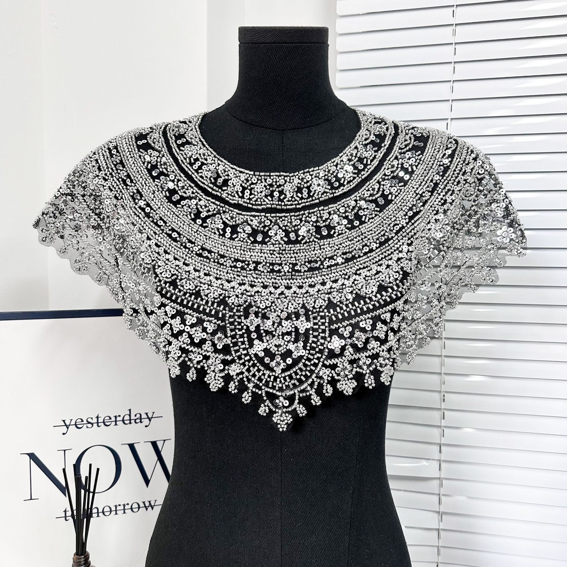 Chal para mujeres con una nueva moda delantera y trasera cuello de encaje gancho flor hueco vestido accesorios de decoración