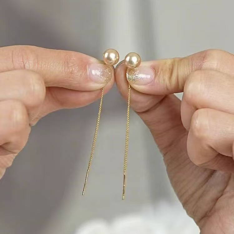 Nuevos cuentas de champagne con bordillos largos, líneas de orejas delgadas, diseño de personalidad simple y sofisticado, auriculares de alta calidad