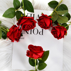 一本のフランネルのバラのシミュレーション花バレンタインデーの結婚式の道具は花の壁の滝の造花の人工絹の花を飾ります。