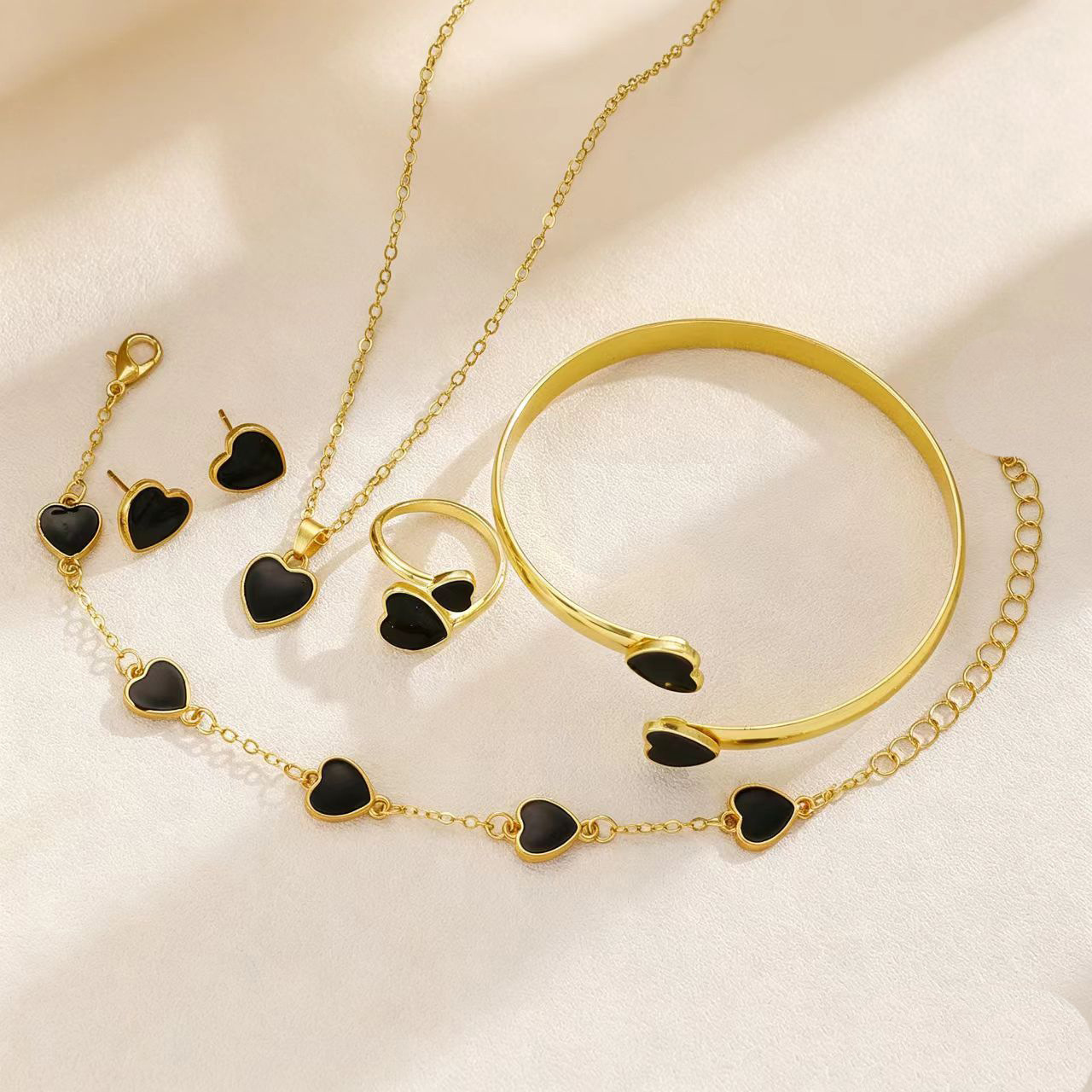 European and American cross-border best-selling heart-shaped jewelry set: heart-shaped bracelet, earrings, necklace, ring, multi-piece women's accessory set