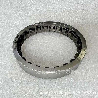 1358 332 223 – Transmission gear and shaft