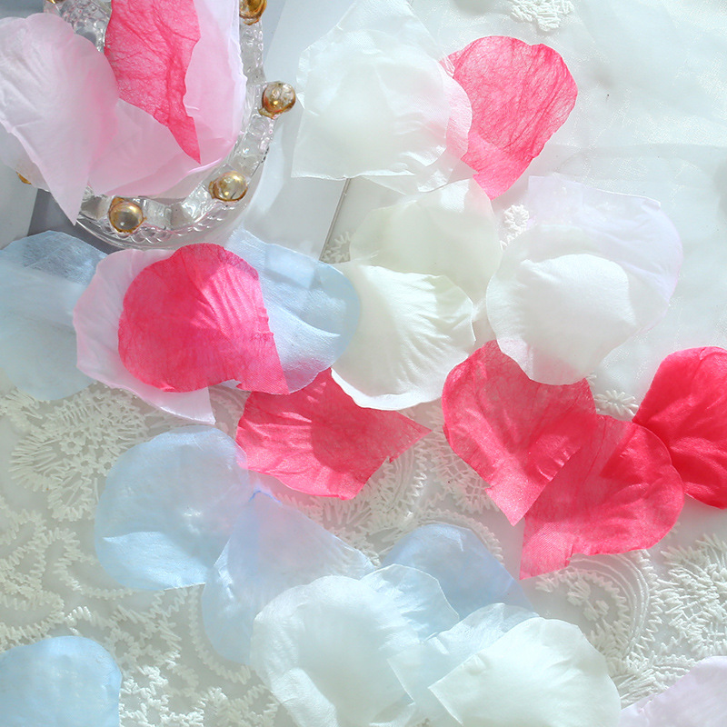 Simulated rose petals, silk flowers, wedding atmosphere decoration props, romantic confession supplies for couples, factory direct sales