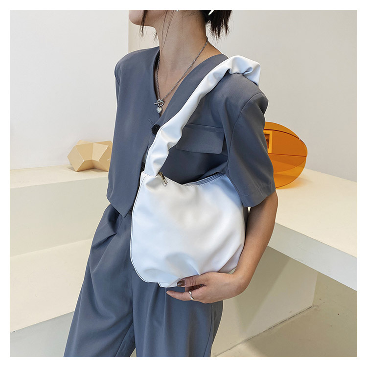 Fashion Solid Color Shoulder Folds Bag Wholesale Nihaojewelry display picture 17