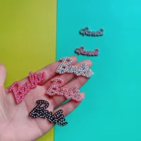 Пластиковый красный аксессуар с буквами чехол для телефона палочка для волос украшение для волос брелок
