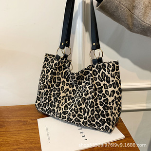 ���]���y�����μ�����ذ�����������2025ins�ж��Lб�����Ů��